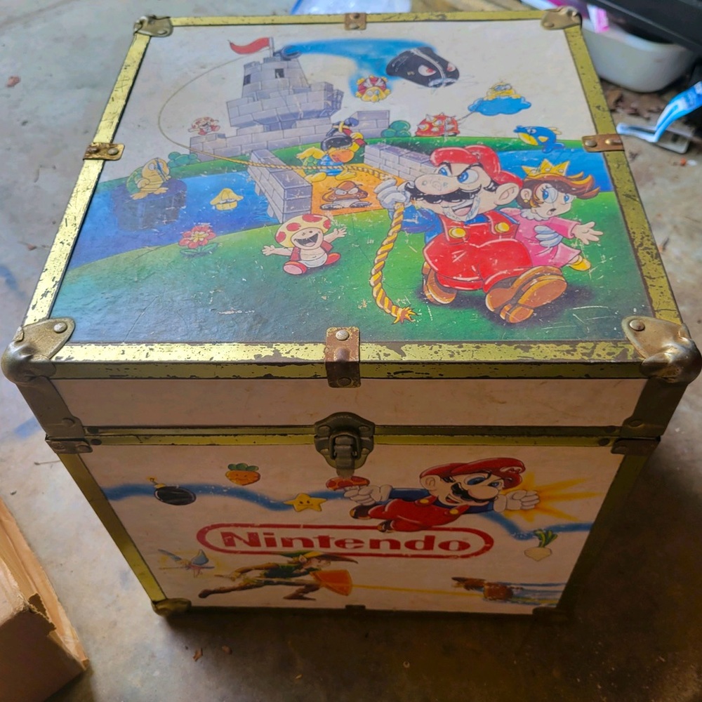 1988 Nintendo toy box. Features Mario and Zelda